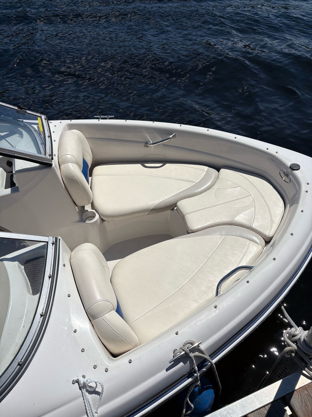 2011, Tahoe QSi Bowrider in Powerboats & Motorboats in Kingston - Image 3