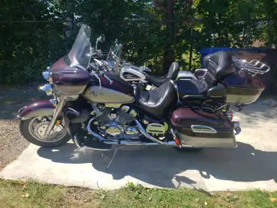 Yamaha venture royale star 1999. Bien entretenue mécanique et apparence. Clutch et la pompe neuf a 2...