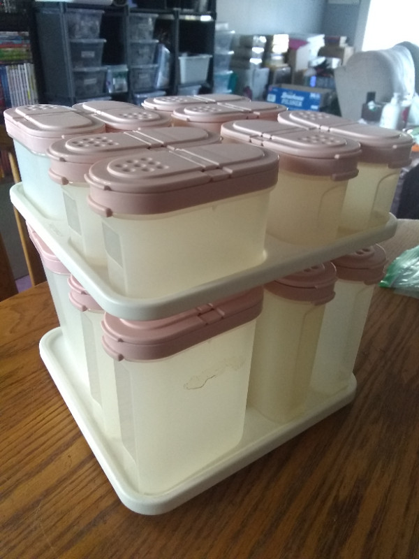 Vintage Tupperware spice rack/containers in Kitchen & Dining Wares in Edmonton - Image 4