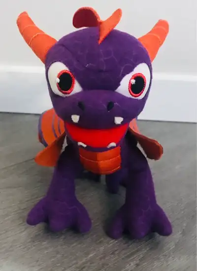 Spyro Skylanders with distinctive features and vibrant colours. Unique plush details that capture Sp...