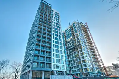 Built in 2019 in the heart of Montreal with convenient access to public transportation, the downtown...