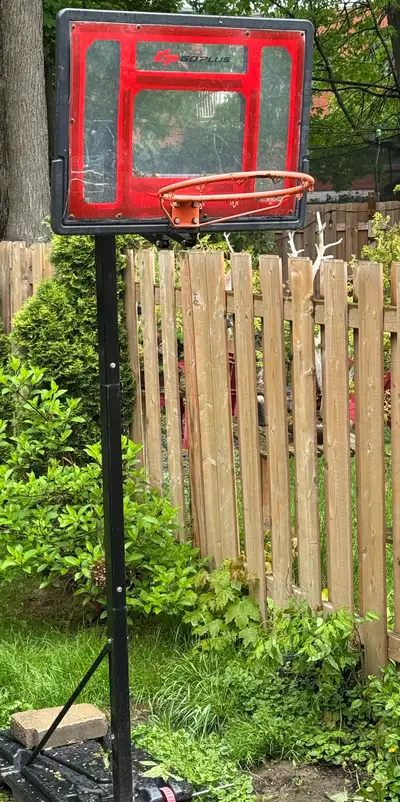 Get ready to shoot some hoops with this Spalding basketball net! This used basketball net is great f...