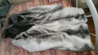 Brand new fur jacket with tags / manteau de fourrure 100% neuf, View more