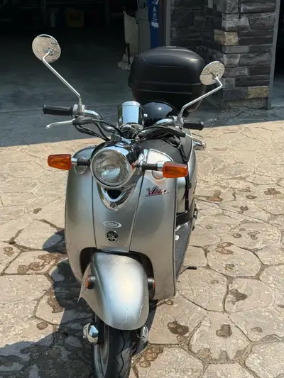 2004 Vino with 5300 original kms, Givi storage box, runs great and easy to maintain. Fun for summer...