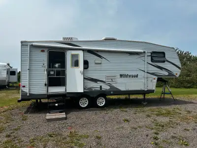 Beautiful 27' camper in very good condition. Well maintained. Everything works, no leaks. One slide...