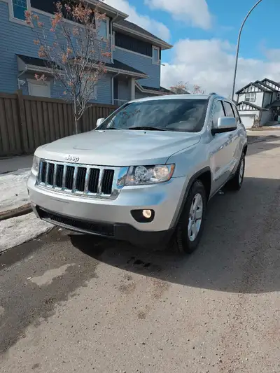 Selling jeep grand cherokee Laredo 2011 ACTIVE STATUS CLEAN CARFAX CARFAX available will provide in...