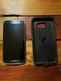 Samsung galaxy S4 mint condition with Otterbox case