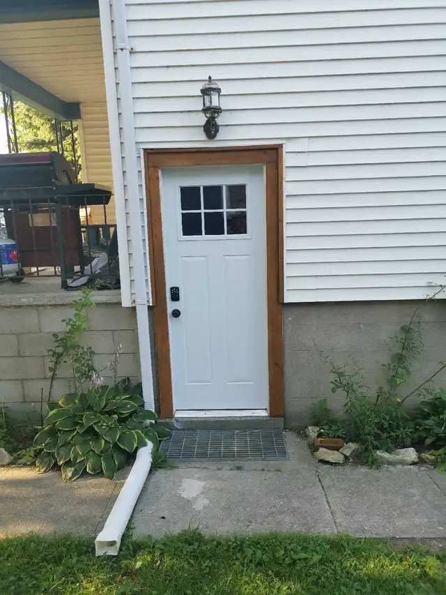 Well maintained unit in a great neighborhood in Long Term Rentals in Sarnia - Image 9