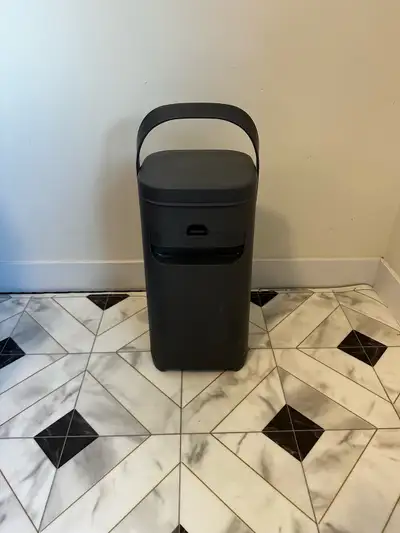 Keep your home smelling fresh with this Pet Genie diaper pail! (Pail only) This used pail is designe...