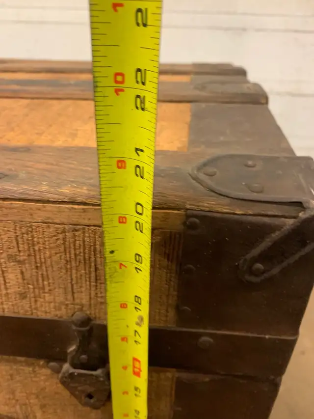 Antique steamer trunk. Coffee table!  in Coffee Tables in Norfolk County - Image 10