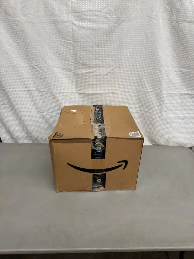 King Comforter Set, All Season Beige in Bedding in Hamilton - Image 10