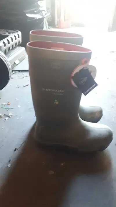 brand new dunlop boots size 10, View more