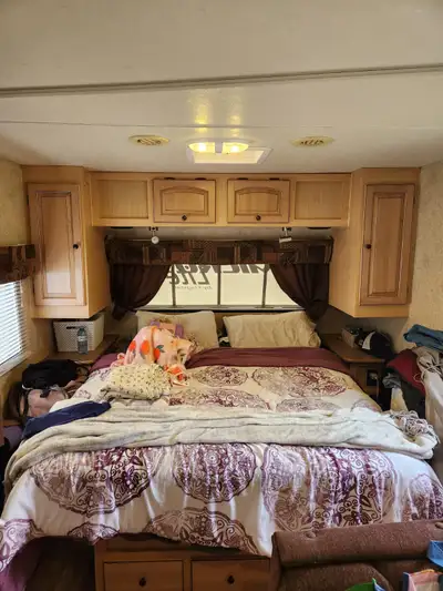 Excellent condition comes with BBQ attachment tv dvd surround sound speakers out side $8000 OBO stov...