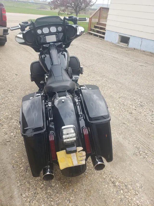 2015 Harley Davidson Streetglide CVO flhxse asking $26.500 obo. in Touring in Regina - Image 6