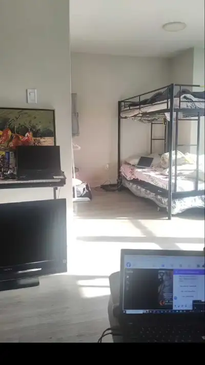 Immediate Move-In: Shared Dorm Bed @ Yonge & Eglinton (Steps to Subway) 3 Minute walk from Eglinton...