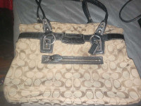 COACH HANDBAG