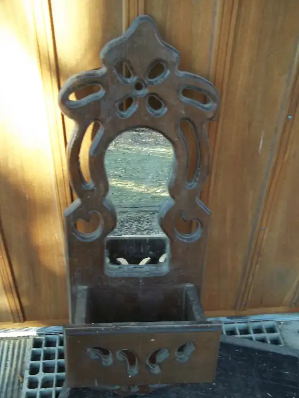 Vintage Mirror Entry Key Holder Mail Small Plant in Home Décor & Accents in Lethbridge - Image 2