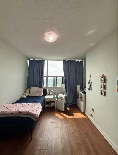 Private Room for Rent in 3-Bedroom Apartment – South Park Street A private room in a 3-bedroom apart...