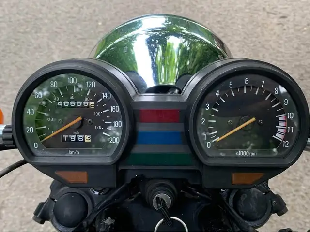 Yamaha Maxim 400 moto in Motorcycle Parts & Accessories in West Island - Image 6