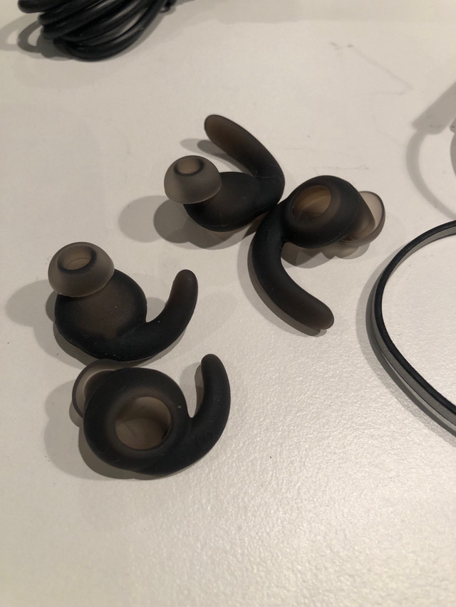 JBL Bluetooth Earbuds in Headphones in City of Toronto - Image 4