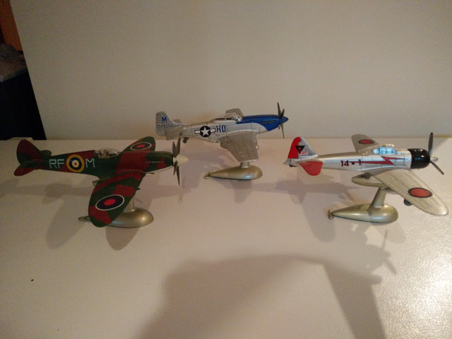 Collection maquettes avion à hélice WW2 livres sur l'aviation dans Art et objets de collection  à Longueuil/Rive Sud - Image 2