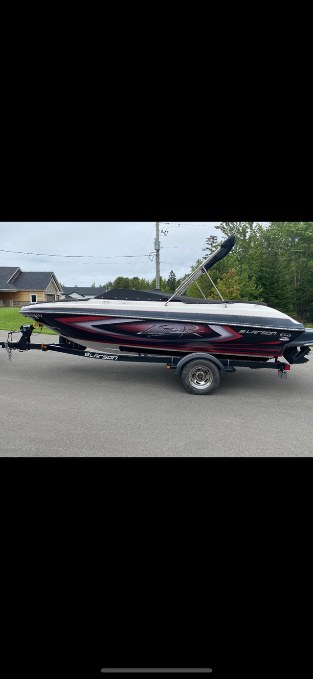 2013 Larson LSR2000 in Powerboats & Motorboats in Moncton