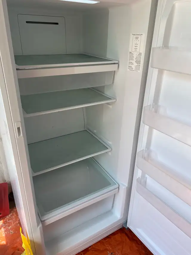 GE Upright Freezer (FUF14DLRWW) in Freezers in City of Toronto - Image 5