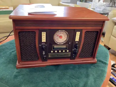 Great player with record and CD Radio Made by Innovative Technology 20” x 13 D x 11” H