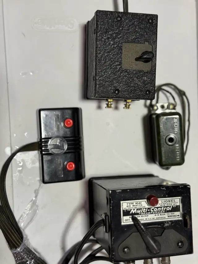lot of 4 vintage model train controllers  in Toys & Games in Calgary - Image 2
