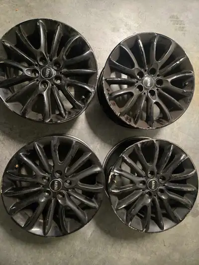 4 original rims from a 2016 mini Cooper Clubman they all have varying levels of esthetic scratches 1...