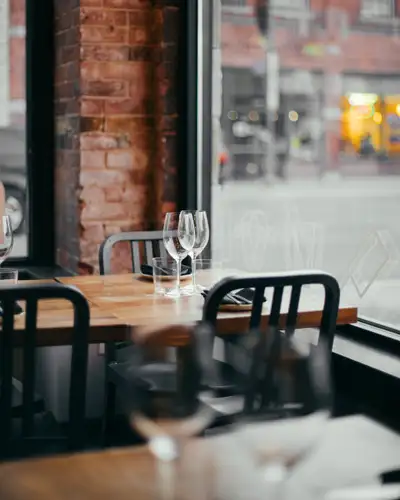 HAMILTON’S GREAT OPPORTUNITY!* *FOR SALE: BURGER FRANCHISE RESTAURANT* *Hamilton, Ontario* *Asking $...