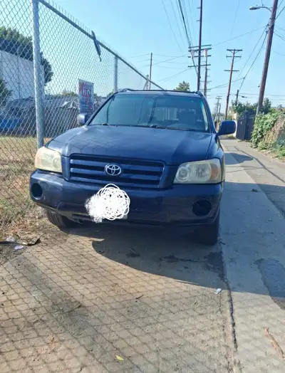 Selling 4WD Toyota Highlander Limited. Clean title car. This SUV Runs smoothly and we took really go...