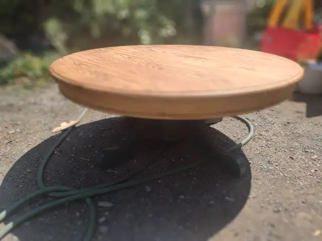 Large Round Coffee Table  in Coffee Tables in Nanaimo - Image 3