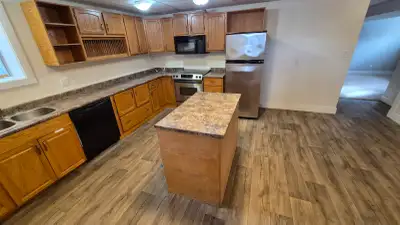 HUGE 2 BEDROOM SUITE FOR RENT! *Suite Features* - HUGE KITCHEN: Enjoy cooking in our spacious kitche...