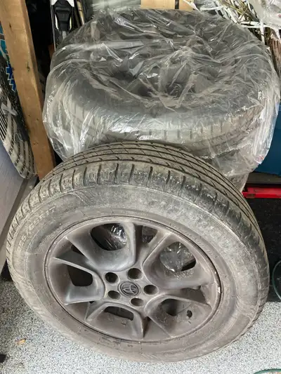 4 mag toyota 17 d’origine avec pneus été 225/65R17