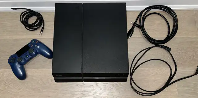Original PS4 (500 GB) - Controller & Cables