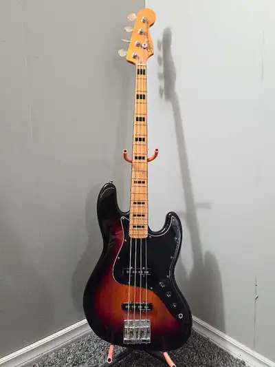Squire Clasic Vibe 70s Jazz Bass Seymour Duncan quarter pound jazz pickups Fender HiMass bridge Play...