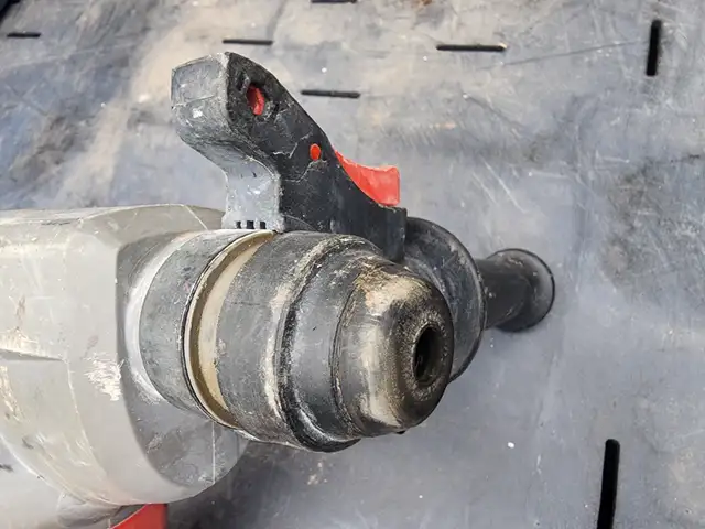 Milwaukee 1" (25mm) SDS Plus Rotary Hammer Drill Model 2712-20 in Power Tools in Windsor Region - Image 4