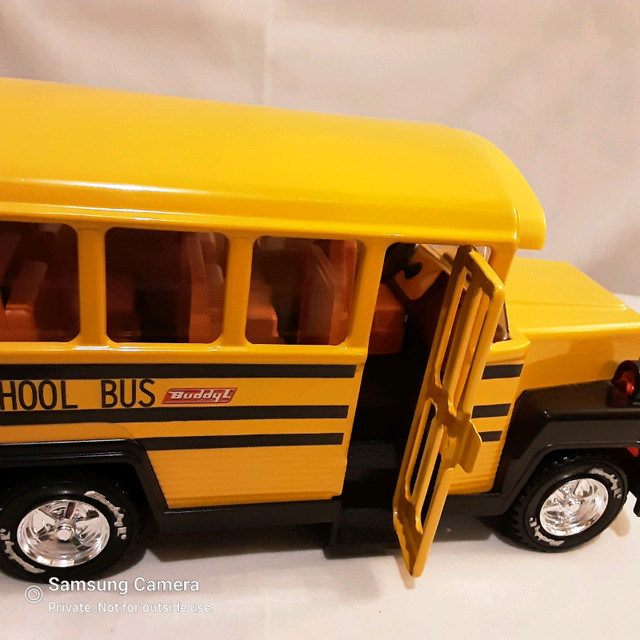 Large Scale Buddy L Imperial Toy 2005 Yellow School Bus in Toys & Games in Calgary - Image 4