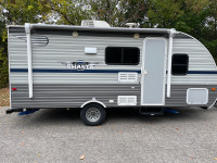 Shasta 18BH - Light Weight Trailer