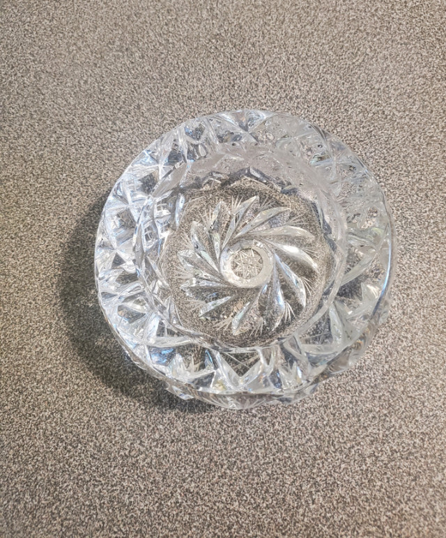 Pinwheel Crystal Ashtray in Arts & Collectibles in City of Toronto