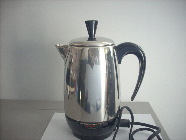 8 CUP ELECTRIC COFFEE MAKER FOR SALE dans Vaisselle et articles de cuisine  à Ouest de l’Île