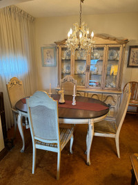 Dining table set incl hutch