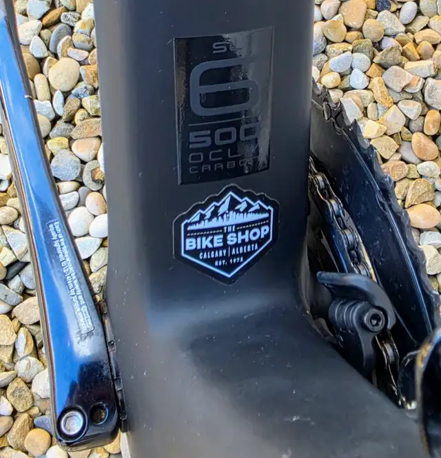 2020 Trek Domane SL 6 Carbon Road/Gravel Bike – 60 cm – Carbon W in Road in Calgary - Image 5