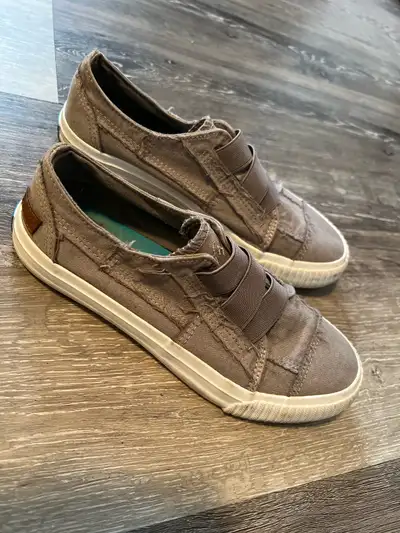 Découvrez ces espadrilles Blowfish pour femmes de taille 7, parfaites pour une tenue décontractée et...