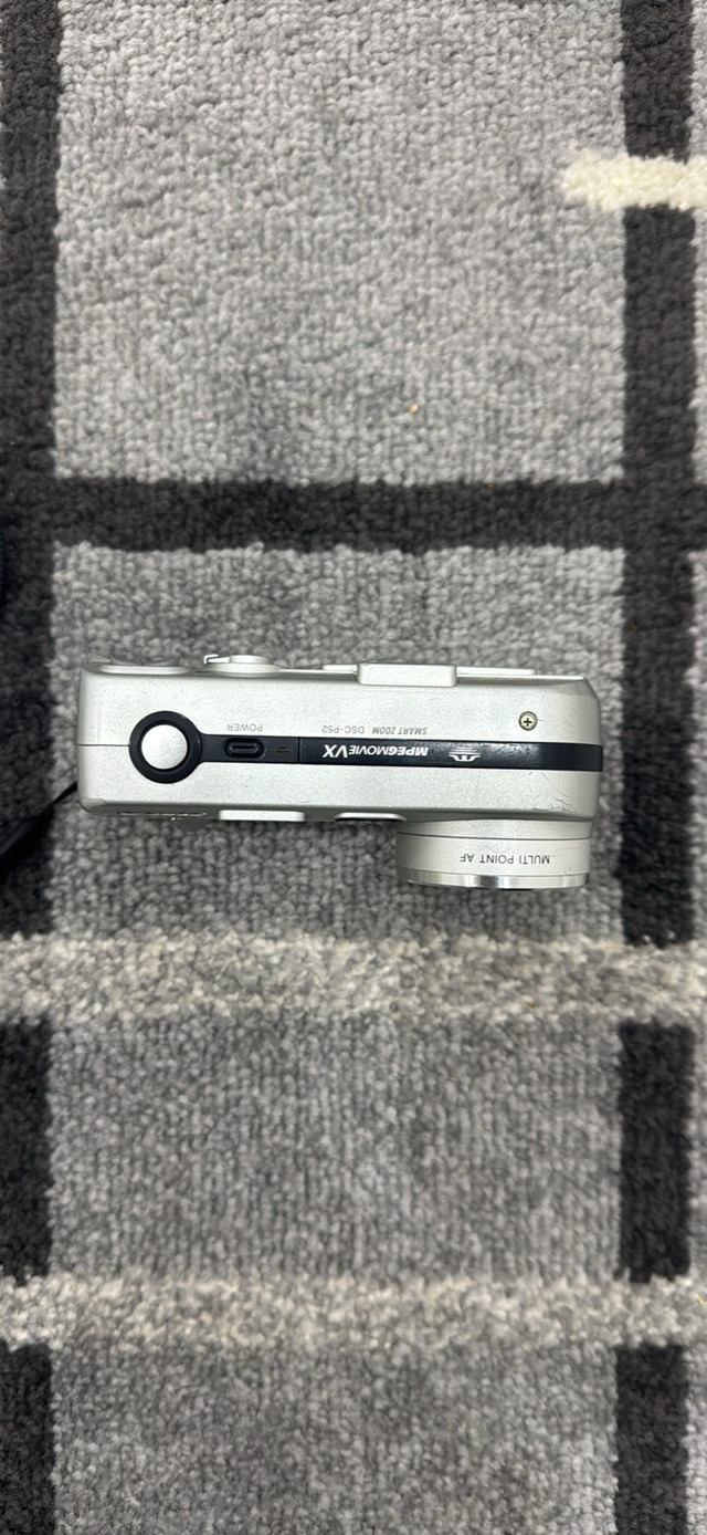 Sony Cyber-shot DSC-P52 Compact Digital Camera in Cameras & Camcorders in City of Toronto - Image 2