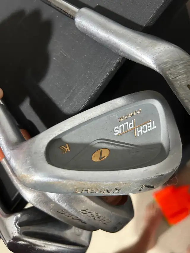 men’s right handed golf clubs and bag  in Golf in Guelph - Image 5