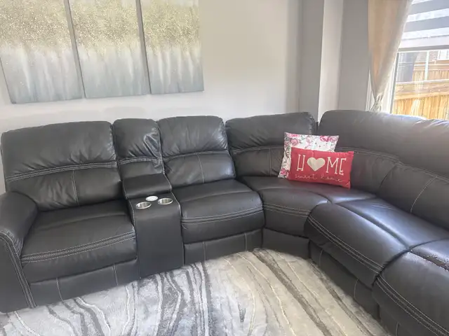 sectional couch in Couches & Futons in Oshawa / Durham Region - Image 2