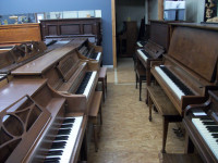 Buy a Piano--delivery in Niagara INCLUDED !!!!