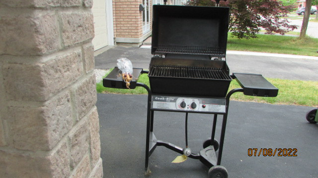 Reduced Price Outdoor Gas BBQ/Grill in BBQs & Outdoor Cooking in City of Toronto - Image 3
